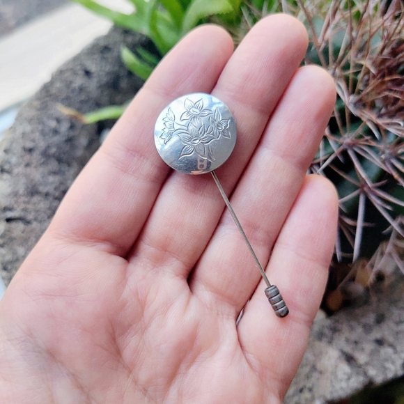 Vintage Silver Floral Flower Pewter Boucher Lapel Brooch Stick Pin - Picture 5 of 7